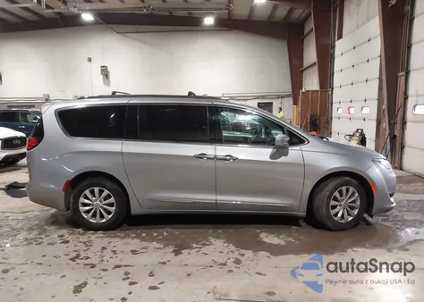 2019 Chrysler Pacifica Touring L из США, поврежденный, VIN 2C4RC1BG6KR582953
